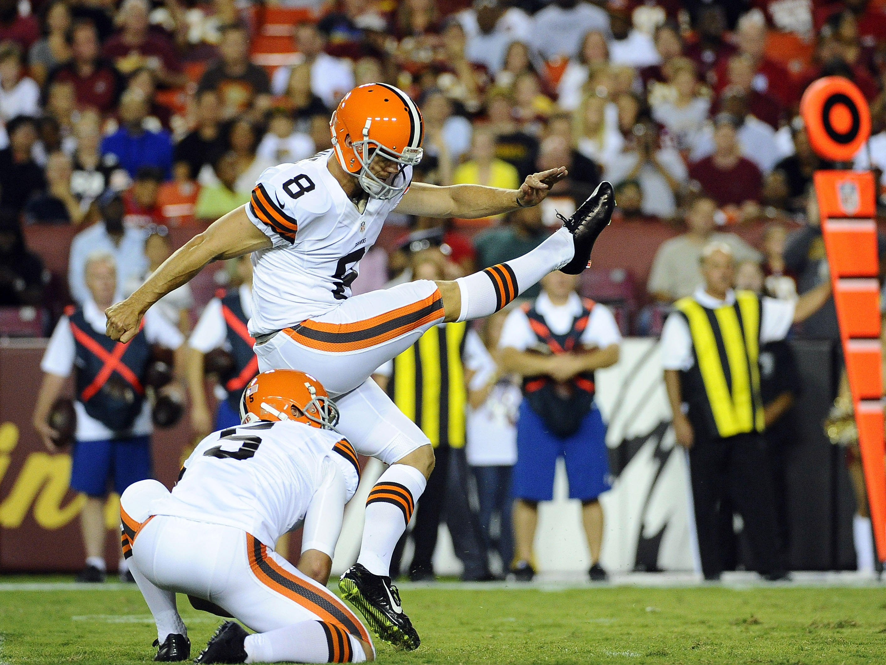 Hoyer leads Browns to 26-24 victory over Saints