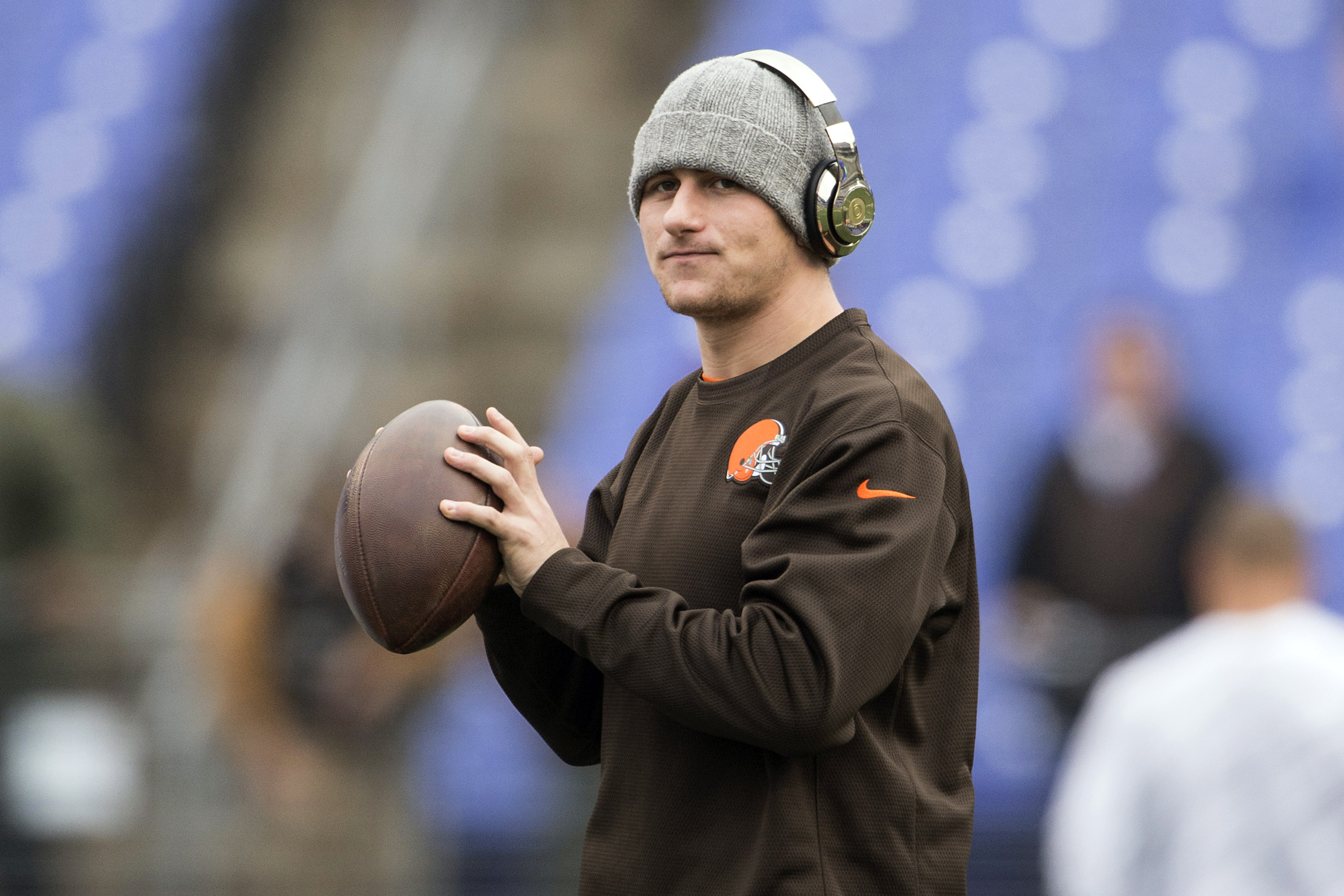 Browns say QB is loved by teammates, committed to team