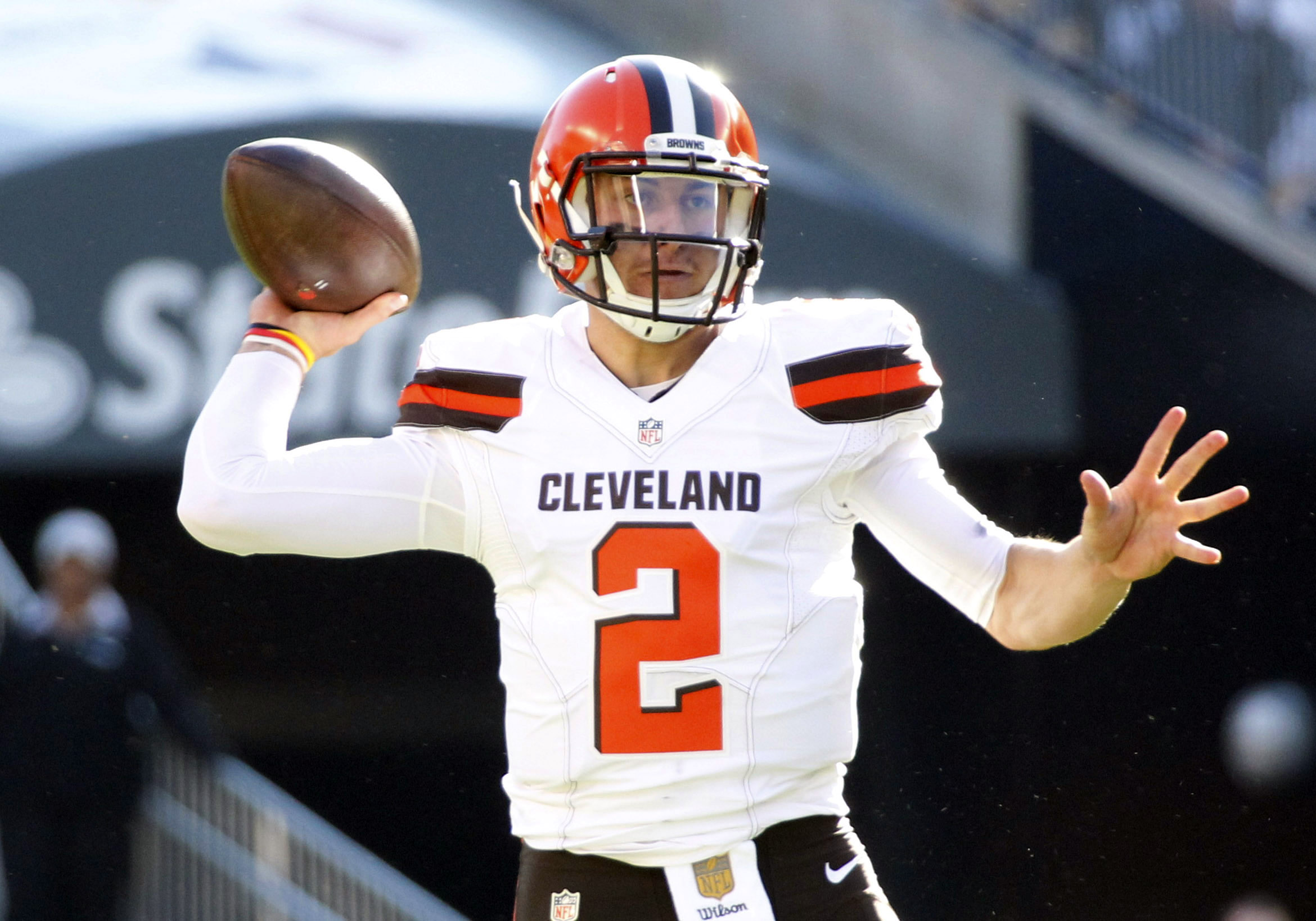 Browns say QB is loved by teammates, committed to team