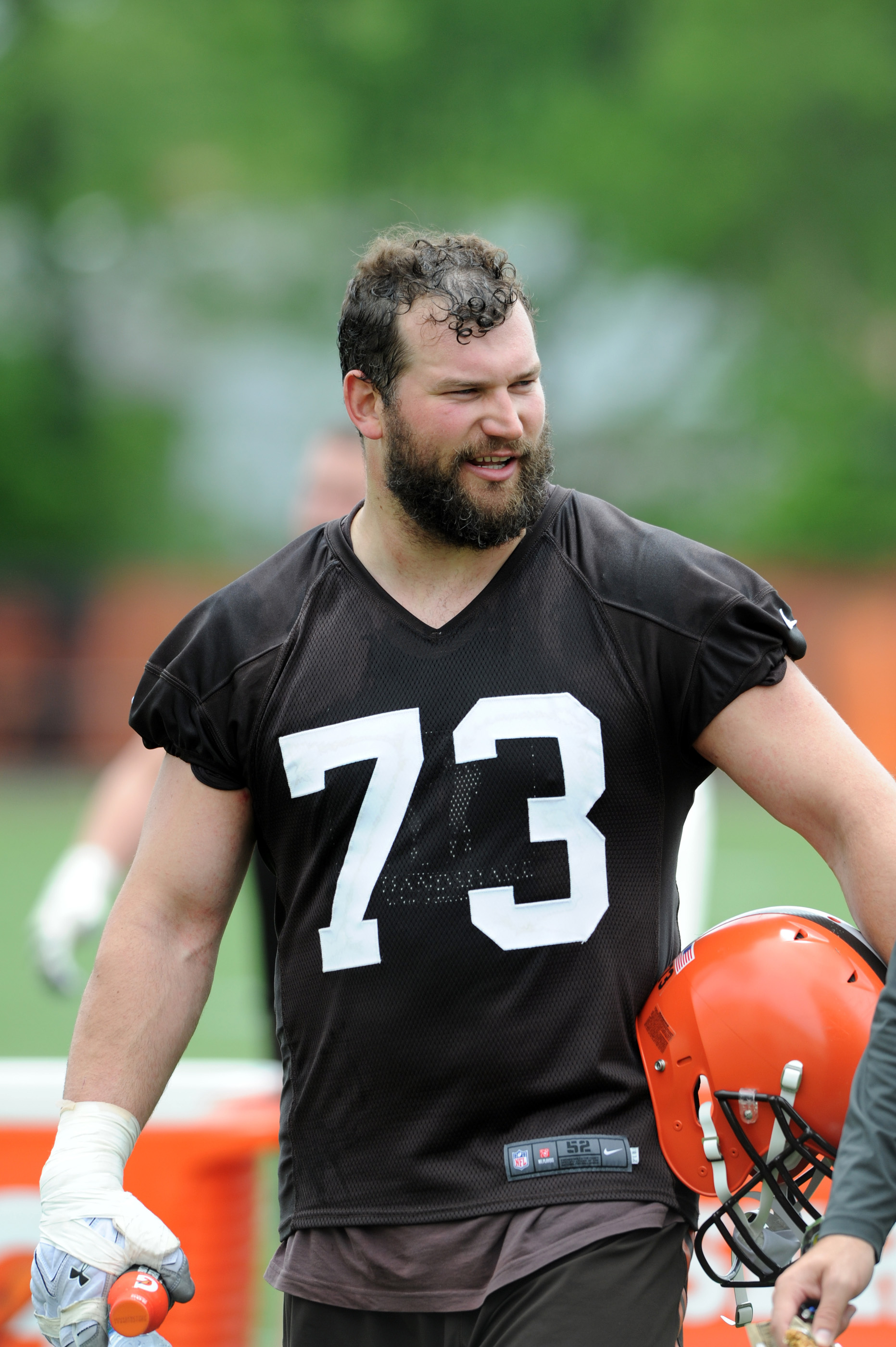 Pro Bowl LT Joe Thomas will not ask Browns for a trade - ABC7 Chicago