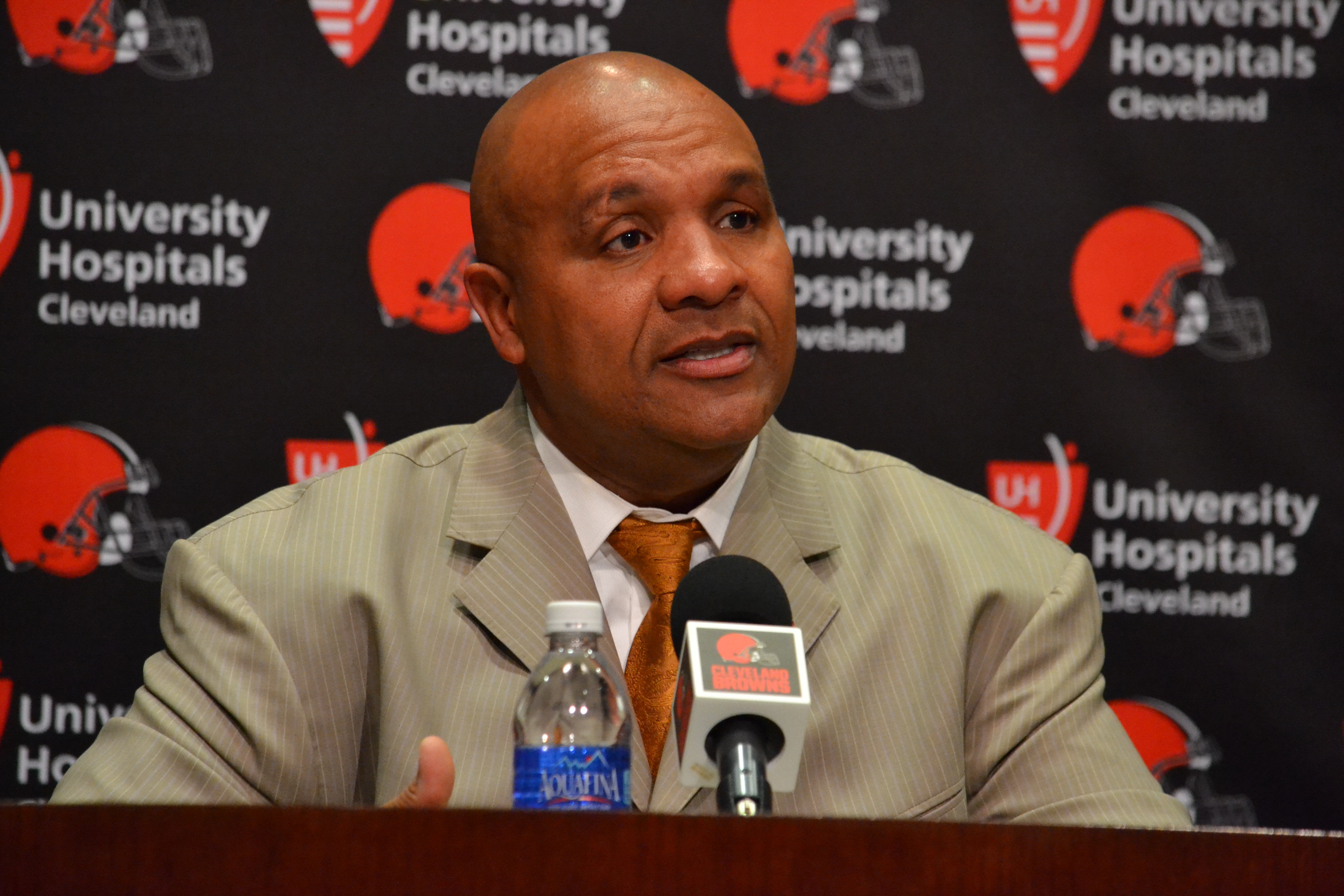 Hue Jackson aims to build up Cleveland Browns' new culture