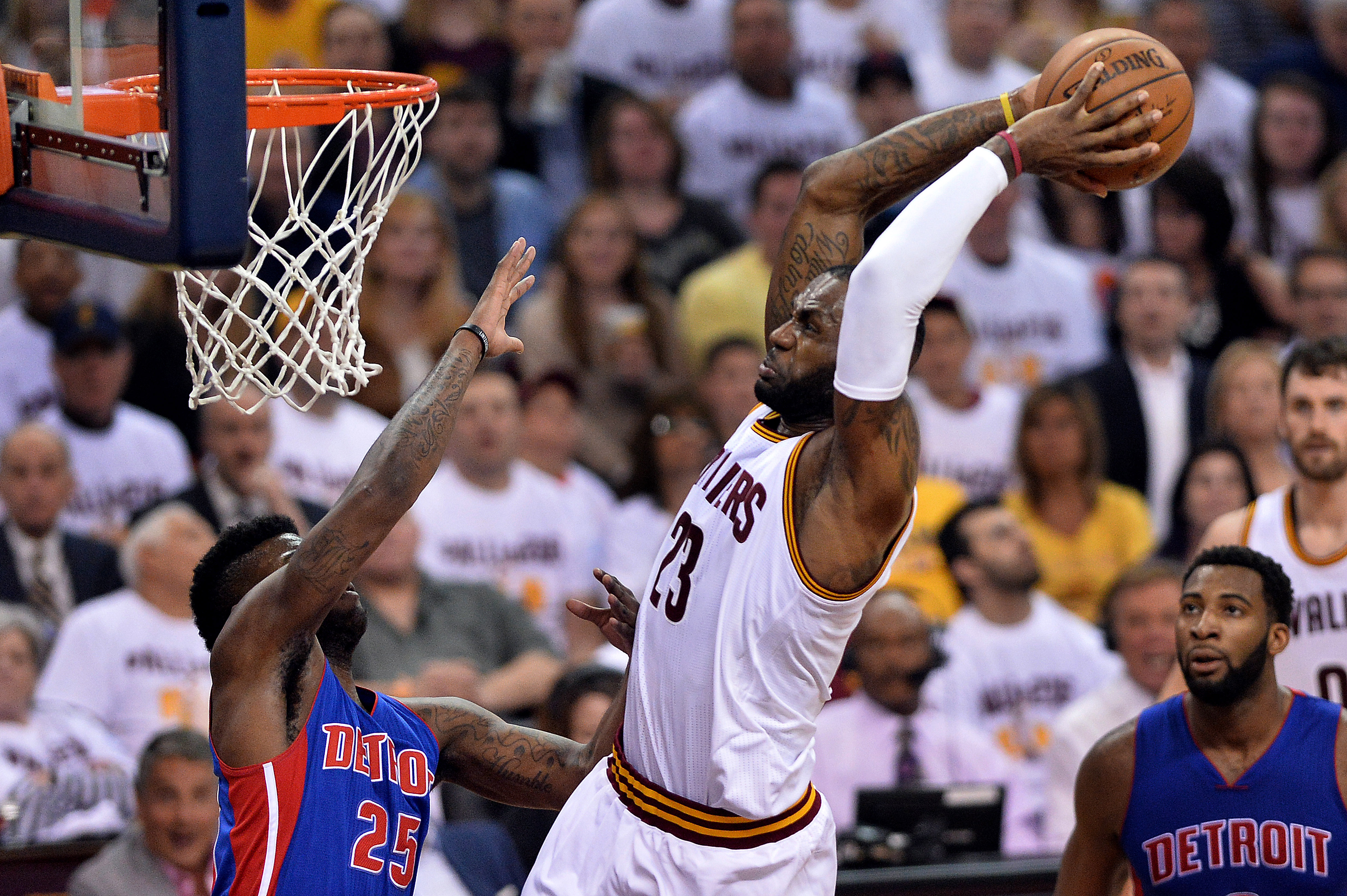 LeBron James Outscores Cavs in 4th Quarter After Exec Got 'Too Excited'  Seeing Him Miss