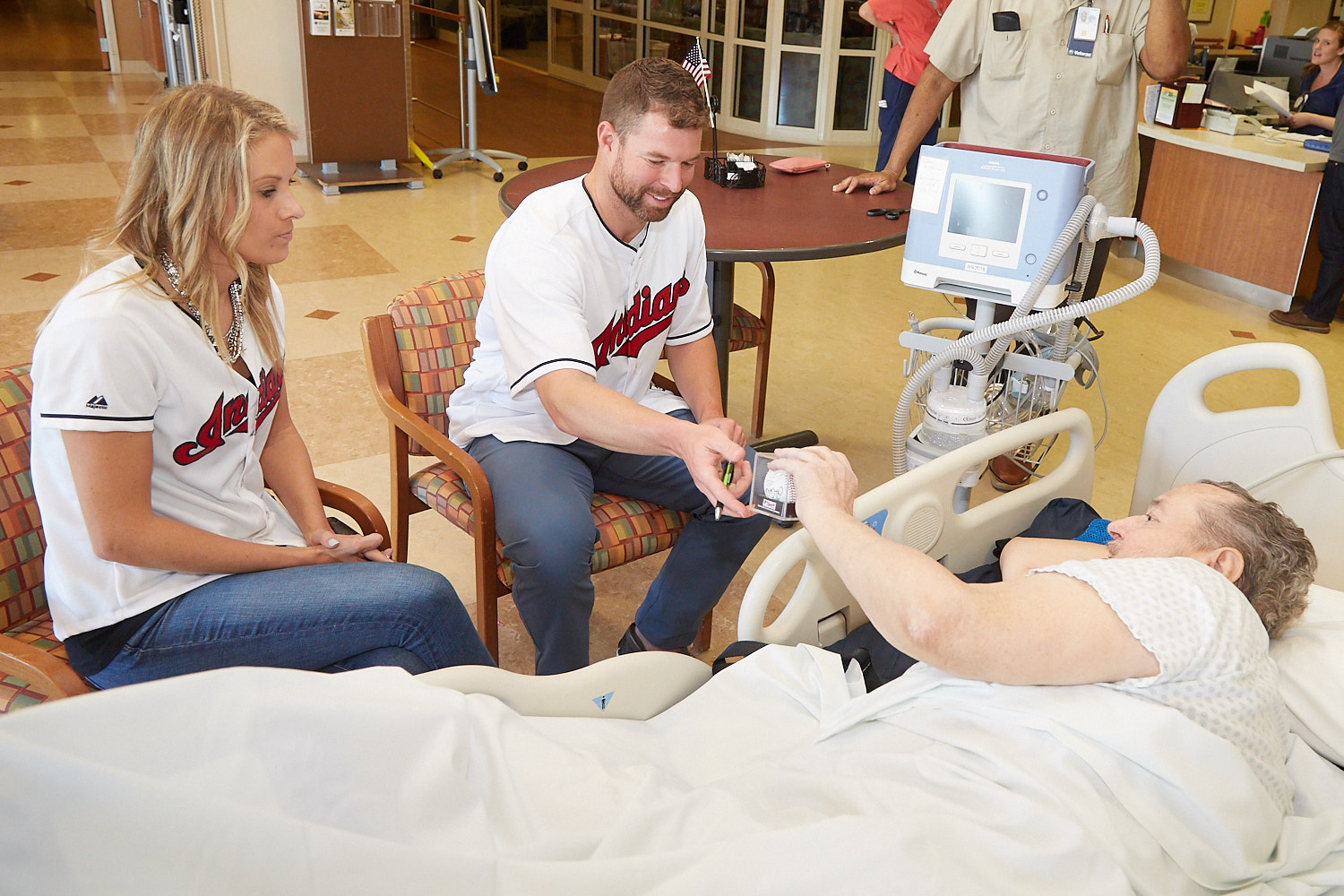 Cleveland Indians' Corey, Amanda Kluber visit patients at Louis Stokes  Medical Center