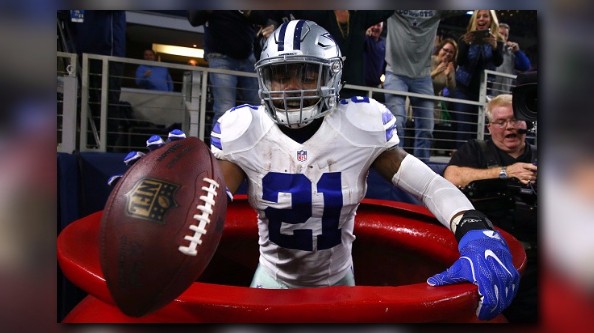 Ezekiel Elliott Scores & Jumps In a Salvation Army Bucket to Celebrate!