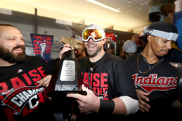 PHOTOS, Fans take photos with Cleveland Indians' American League  Championship trophy