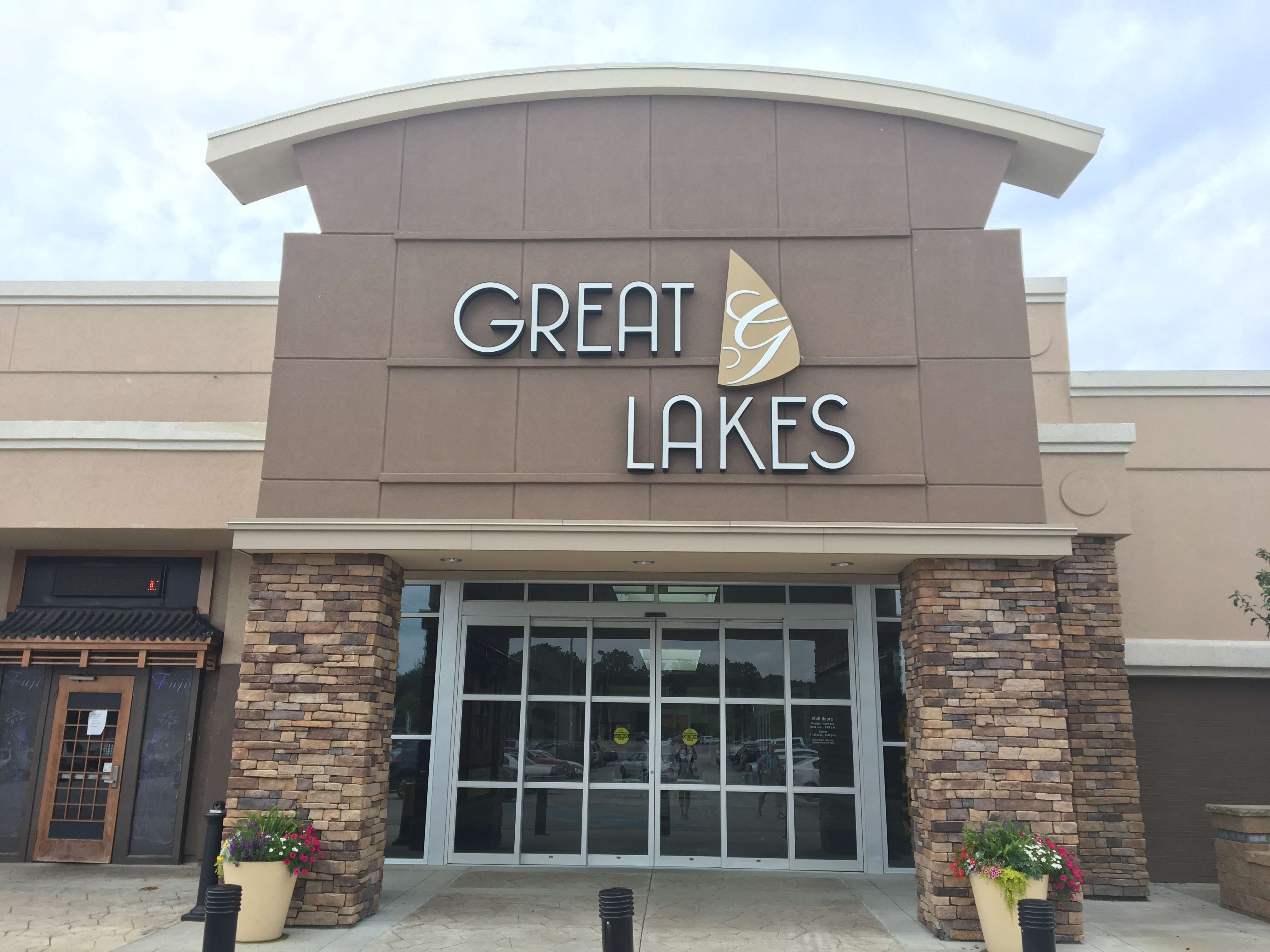 Great lakes mall malls shopping wkyc lake