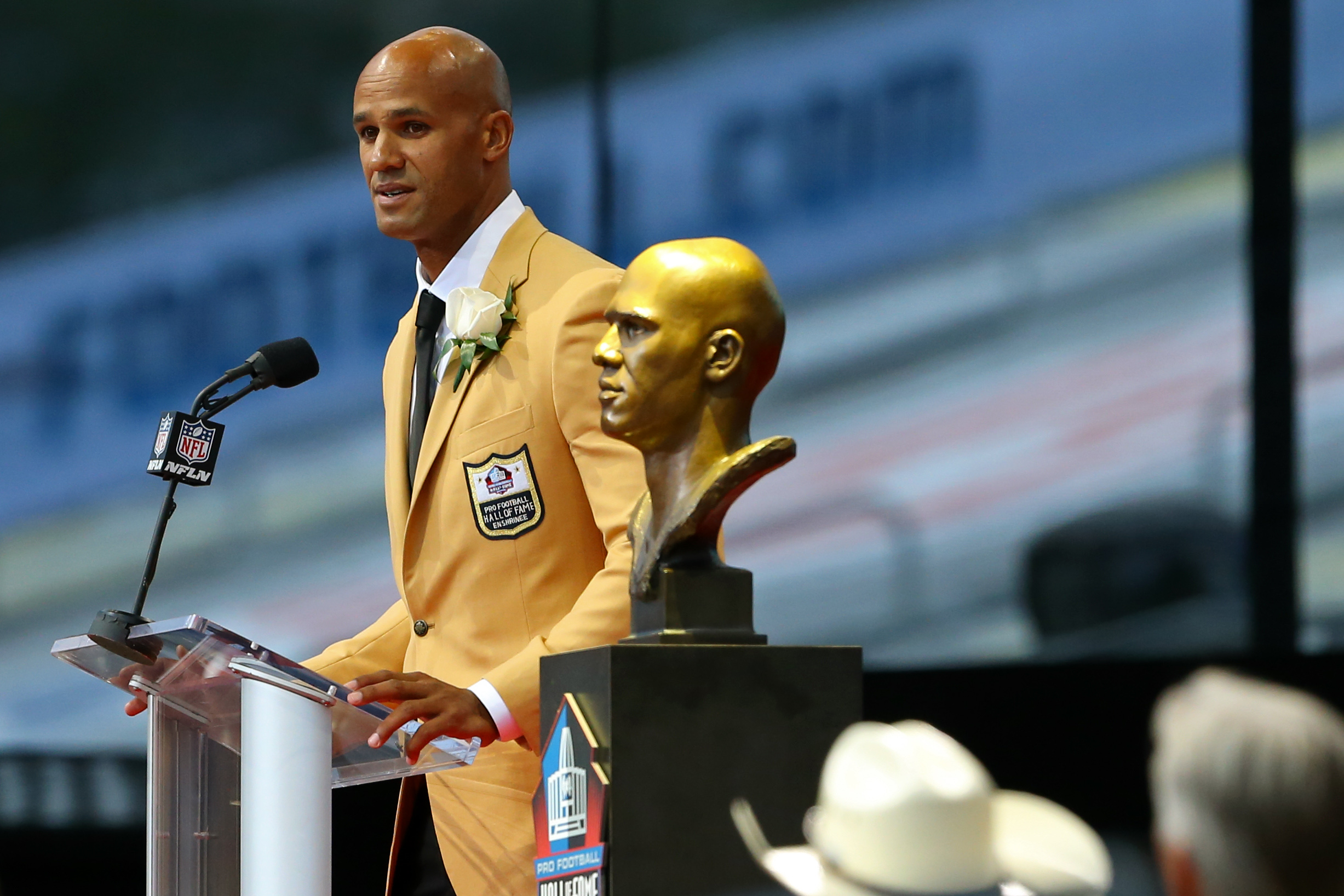 From Pro Football Hall of Fame Archives: Jason Taylor retains close ties  with Miami community