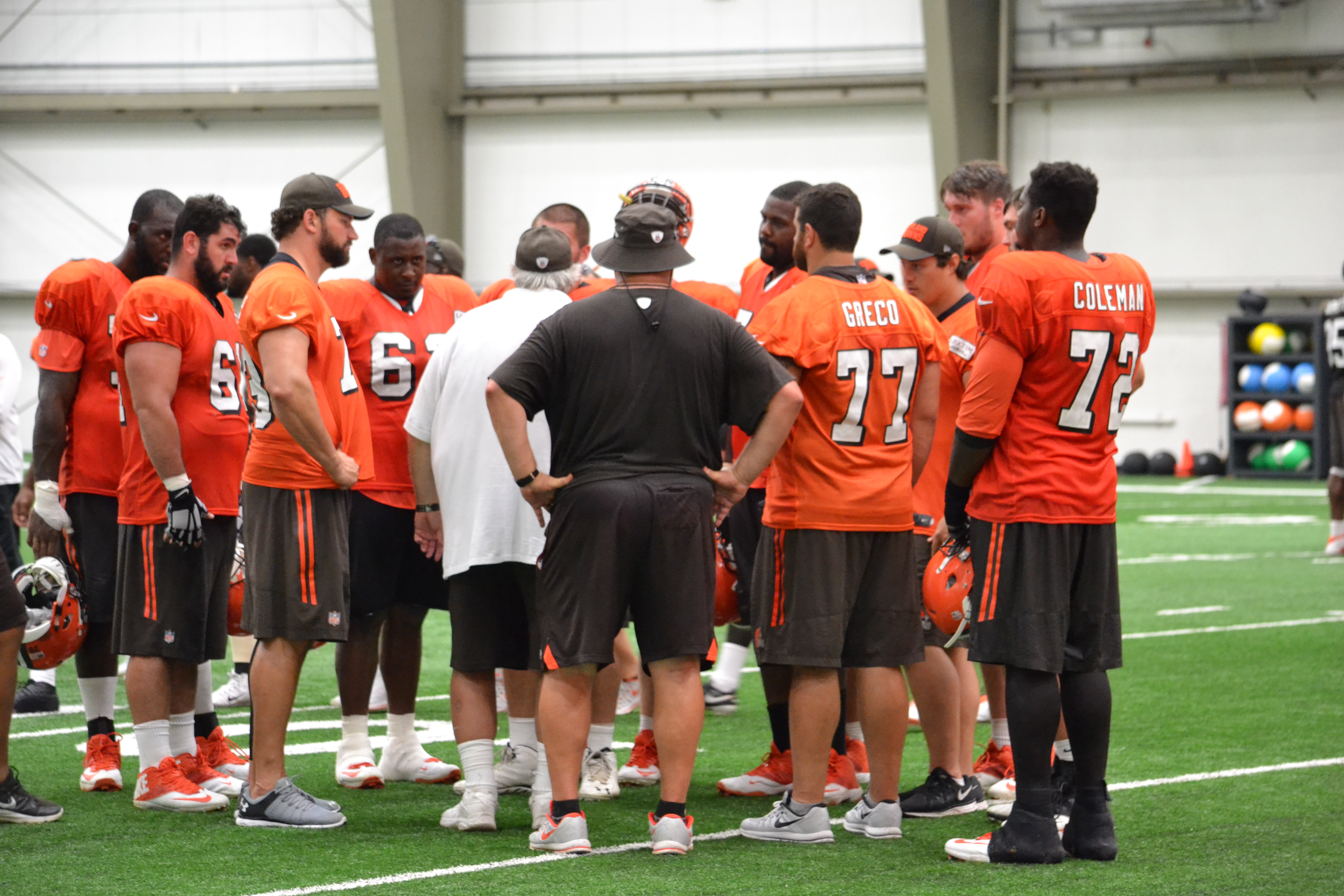 Cleveland Browns offensive line builds chemistry on, off the field