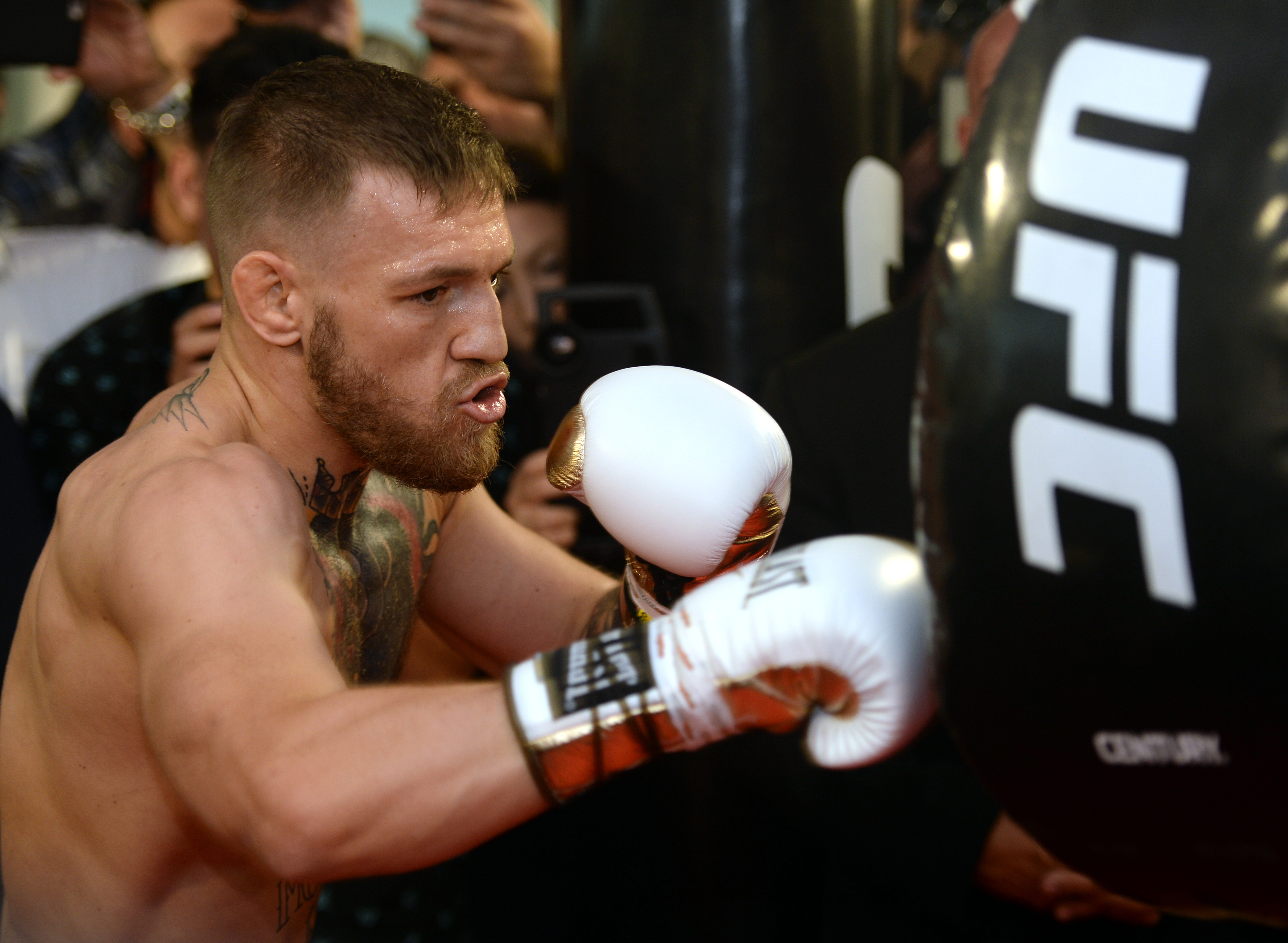 Three reasons why UFC champion Conor McGregor can beat Floyd Mayweather Jr