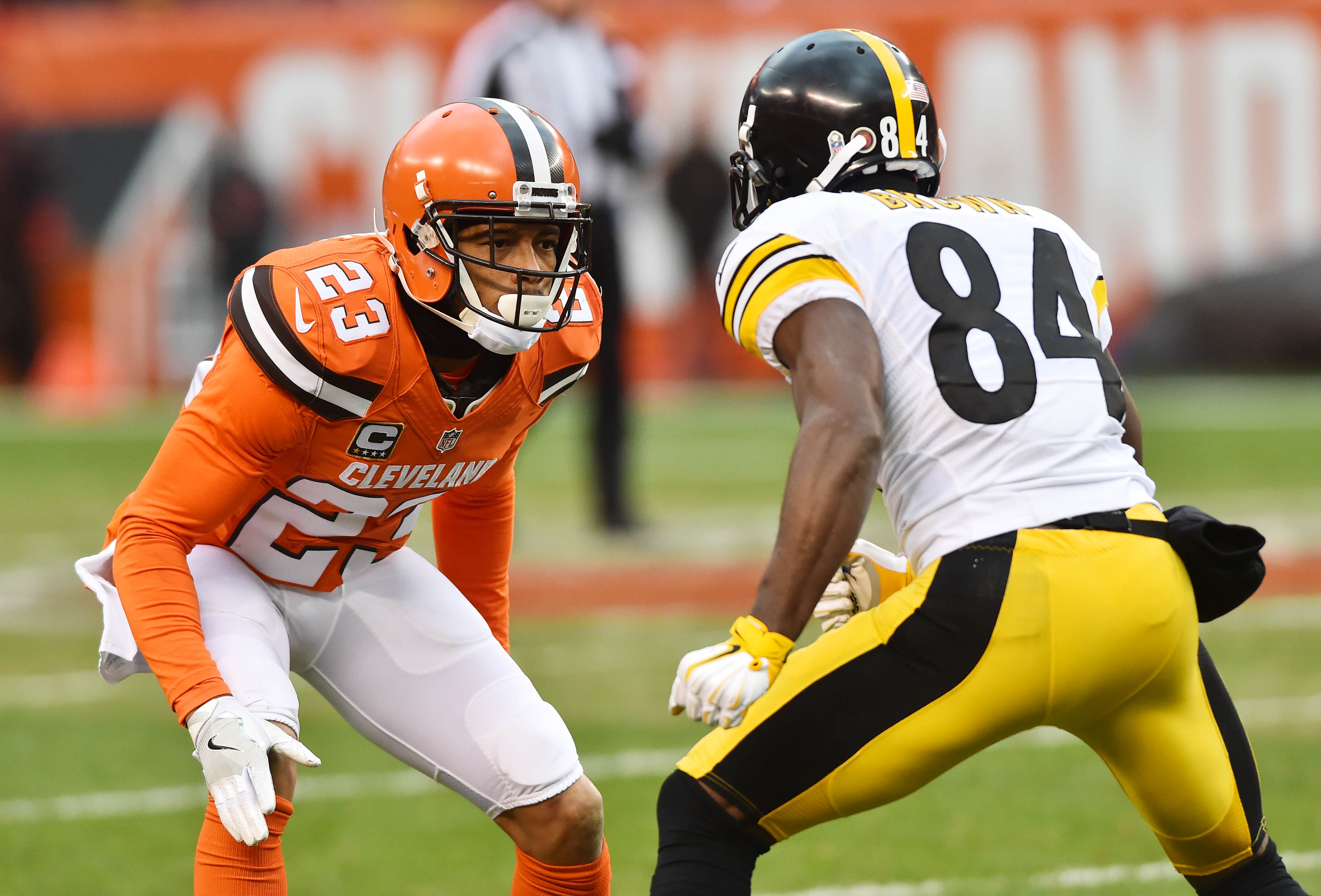 Steelers WR Antonio Brown ready with his No. 84 'Browns' jerseys