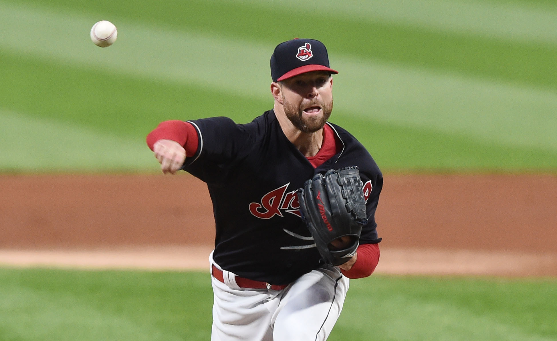 Indians' Corey Kluber traded to Rangers