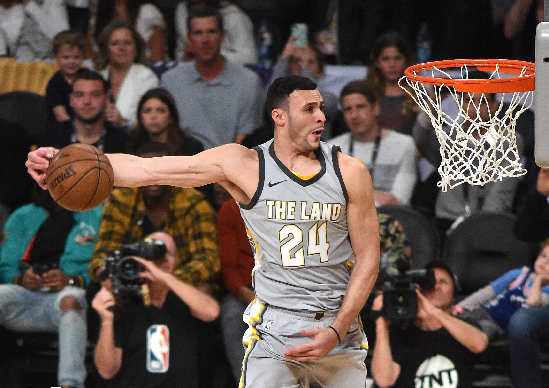 Cavaliers' Larry Nance Jr. to miss 4-6 weeks with fractured finger, per  report 