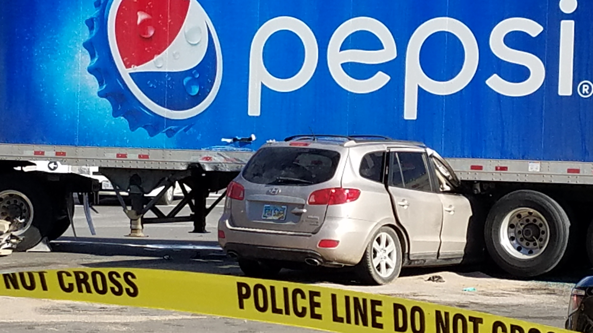 1 killed in car crash on Cleveland’s east side