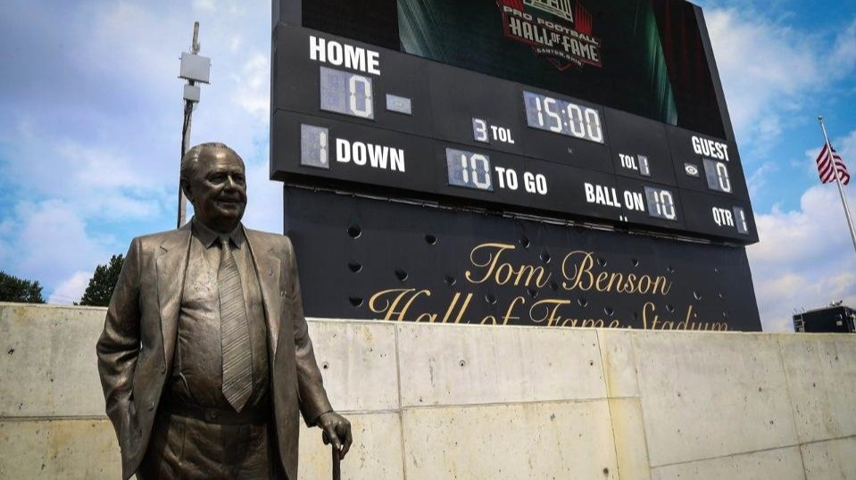 Thank you for the rivalry': Falcons honor Tom Benson during Saints game